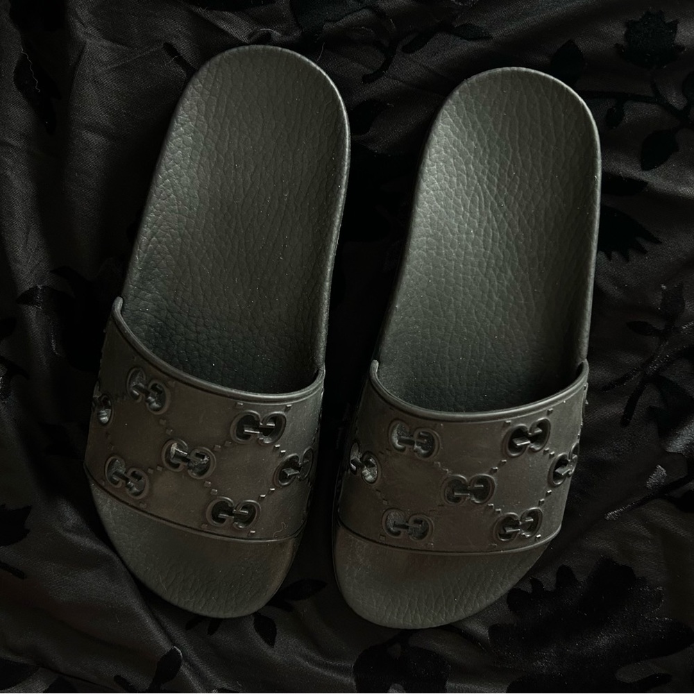 Women’s Gucci Rubber GG Slide Black